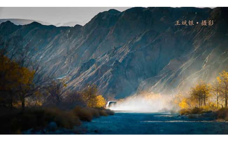 敦煌三危山汽車(chē)試駕/徒步活動(dòng)場(chǎng)地